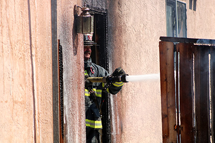 oakley fire knock threatening firefighters quickly yard east homes side down two costa contra saturday pm