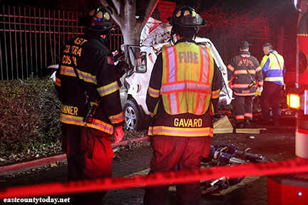 vehicle antioch crash tree lone way injured dead county updated